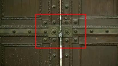 लॉकडाउन का पहला शुक्रवार: श्रीनगर में सारी मस्जिदें बंद, चांदनी चौक में घर पर नमाज, भोपाल में केस दर्ज