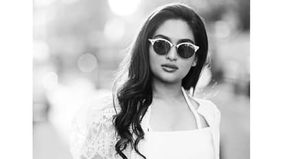 தாளுக்கு மொழுக்கு அழகில்... சூடேற்றும் பிரயாஹா..! குண்டு விழிகளில் கவர்த்திக்குழும் நாயகி!