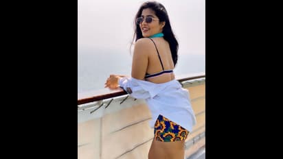 பிகினி உடையில் இளவட்டத்தை ஈர்க்க நங்கூரம் போல் நச் லுக் கொடுத்த நிகிதா ஷர்மா!