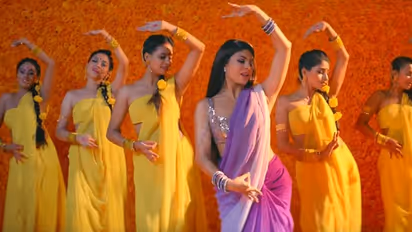 জ্যাকলিনের ফিনফিনে শাড়ি ও অশ্লীল ব়্যাপ, লোকগীতির রিমিক্সে বিপাকে বাদশাহ