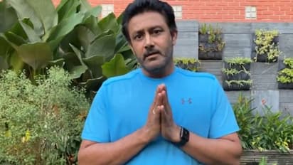 கொரோனா ஊரடங்கு: தயவுசெய்து எல்லாரும் வீட்டில் இருங்க.. கையெடுத்து கும்பிட்டு வேண்டுகோள் விடுத்த அனில் கும்ப்ளே