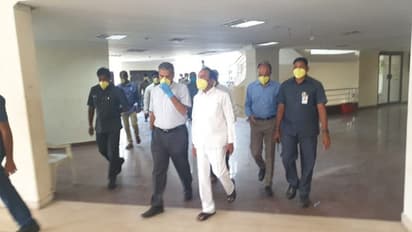 కేసీఆర్ సర్కార్ ముందుచూపు... కరోనా హాస్పిటల్ గా మారనున్న స్పోర్ట్స్ కాంప్లెక్స్