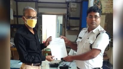 নিজেদের জীবন বিপন্ন করে সাধারণের পাশে কলকাতা পুলিশ, দেখুন সেরা ১২টি ছবি