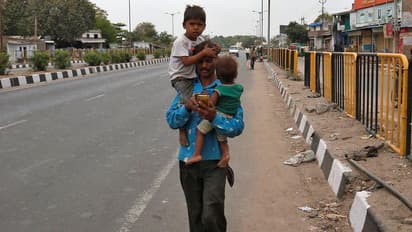 পরিযায়ী শ্রমিকরা হেঁটেই চলছেন, পথে পাঁচ শিশু-সহ মৃত ১৭