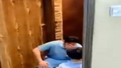 కరోనా వైరస్: కన్న కొడుకుని దగ్గరకు తీసుకోలేక డాక్టర్ కన్నీరు, వీడియో వైరల్!