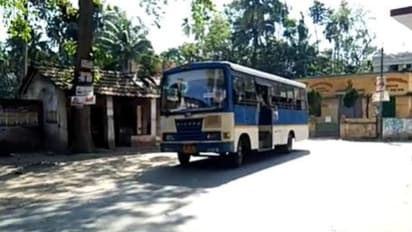 ফের দেখা গেল মানবিক মুখ, পরিচারিকা-রিক্সা ও ঠেলাওয়ালাদের ঘরে ফেরাল পুলিশ