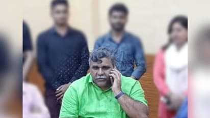 'সোশ্যাল ডিসট্যান্স' বজায় রাখতে অভিনব পদক্ষেপ, অনলাইন চেম্বার চালু মেয়রের