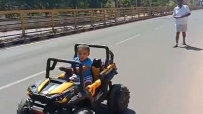 ಲಾಕ್ಡೌನ್ ನಿಯಮ ಉಲ್ಲಂಘಿಸಿ ಮೊಮ್ಮಗನ ಜೊತೆ ರೋಡಿನಲ್ಲಿ ಜೆಡಿಎಸ್ ನಾಯಕನ ಆಟ!