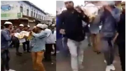 ഉത്തര്പ്രദേശില് മൃതദേഹം സംസ്കരിക്കാന് ബന്ധുക്കള്ക്ക് കൊവിഡ് പേടി;ഏറ്റെടുത്ത് ഇതരമതസ്ഥരായ അയല്ക്കാർ