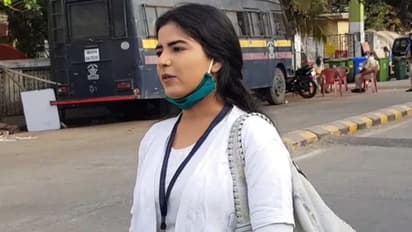 కరోనా ఎఫెక్ట్.. నర్స్గా మారిన హీరోయిన్!