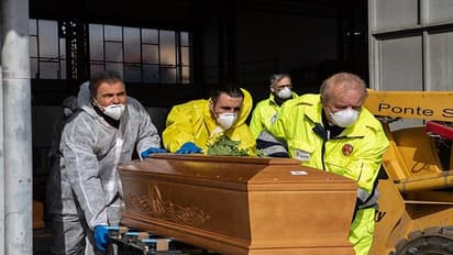 உலகை புரட்டிப்போட்ட கொரோனாவின் கோர தாண்டவம்..! 2.52 லட்சம் உயிர்களை காவு வாங்கியது..!