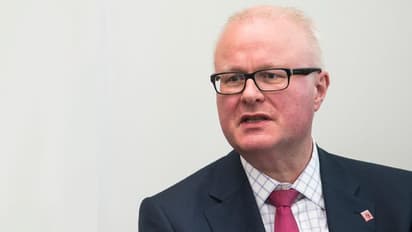 கொரோனா! மன உளைச்சலில் தற்கொலை செய்துகொண்ட"நிதிஅமைச்சர்"..! கடும் அதிருப்தியில் உலக நாடுகள்!