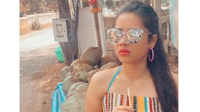 வெள்ளித்திரை நாயகிகளை மிஞ்சும் சீரியல் நடிகைகள்... விதவிதமாய் போஸ் கொடுத்து அசத்திய ஆர்த்தி சுபாஷ்!