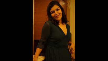 சிக்கென போஸ் கொடுத்து போஸ்ட் போடும் குஷ்பு - சுந்தர்.சி யின் மகள் அனி சுந்தர்...!