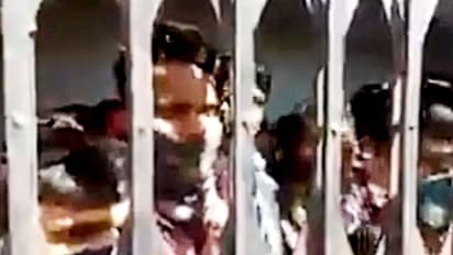 পশুর মতো বন্দি পরিযায়ী শ্রমিকের দল, পিকে-র ভিডিওয় উত্তাল রাজনৈতিক মহল, দেখুন