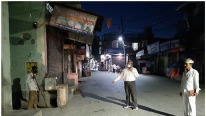 ലോക്ക് ഡൌണ്‍ ഹെല്‍പ് ലൈനില്‍ വിളിച്ച് സമോസ ആവശ്യപ്പെട്ട യുവാവിന് യുപി സര്‍ക്കാരിന്‍റെ 'പണി'