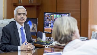 ఆర్‌బి‌ఐని వెంటాడుతున్న ‘కరోనా వైరస్‌’:ఆర్థిక మాంద్యం మనల్ని వదలదన్న దాస్