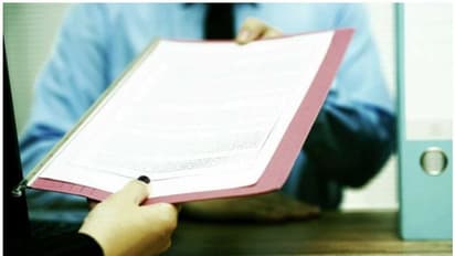 കൊവിഡ് പ്രതിസന്ധി; യുഎഇയിലെ കമ്പനികള്‍ക്ക് തൊഴിലാളികളെ പിരിച്ചുവിടാനും ശമ്പളം വെട്ടിക്കുറയ്ക്കാനും അനുമതി