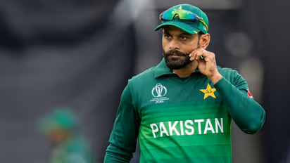 రిటైర్మెంట్ ప్రకటించిన పాక్ క్రికెటర్ మహ్మద్ హఫీజ్... 19 ఏళ్ల సుదీర్ఘ కెరీర్కి...