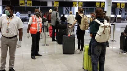 கொரோனாவின் கோரத்தாண்டவத்தால் பீதி..  தனி விமானம் மூலம் தலைத்தெறிக்க ஓடிய ஜெர்மன் தூதரக அதிகாரிகள்..!