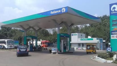 കൊവിഡ് 19: അടിയന്തര സേവനവാഹനങ്ങള്ക്ക് റിലയന്സിന്റെ സൗജന്യ ഇന്ധനം