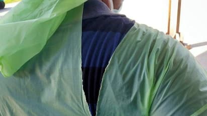 മാസ്കില്ല, പകരം ഹെല്മെറ്റും റെയിന്കോട്ടും; പോരാട്ടം ഇങ്ങനെയെന്ന് ഇന്ത്യന് ഡോക്ടര്മാര്: റിപ്പോര്ട്ട്