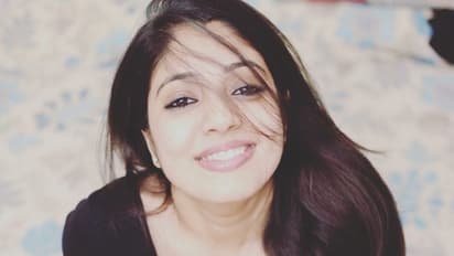 புன்னகையால் பூரிப்பூட்டும் நடிகை..! சிரிப்பதில் சினேகாவிற்கே டஃப் கொடுப்பாங்க போலயே..!