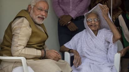 ছেলের পাশে দাঁড়াল মা, করোনা মোকাবিলায় জমানো ২৫ হাজার টাকা দিলেন হীরাবেন