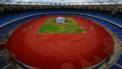 ದೆಹಲಿ ಜವಾಹರ್‌ಲಾಲ್ ನೆಹರೂ ಕ್ರೀಡಾಂಗಣದ ಪೆಂಡಾಲ್ ಕುಸಿತ, 8 ಮಂದಿಗೆ ಗಾಯ!