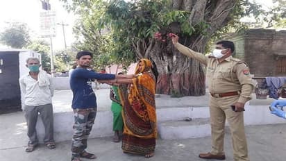 थाने में बरगद का पेड़ बना मंडप, सैनिटाजर को बनाया गंगा जल, पुलिस ने देवर-भाभी की कराई ऐसे अनूठी शादी