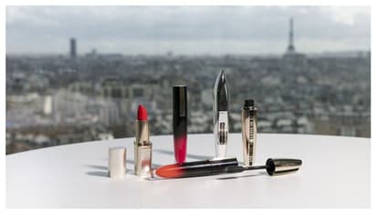 স্বামীকে বিরক্ত না করে মেকআপ করুন, লকডাউনে সময় কাটাতে পরামর্শ দিল দেশের সরকার