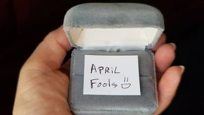 কেন সারা বিশ্ব জুড়ে পালিত হয় 'ফুল ডে', জানুন এর অজানা রহস্য