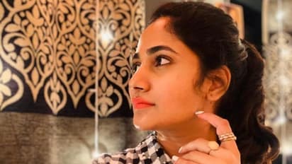 முக கவசத்துடன் லொஸ்லியா வெளியிட்ட முக்கிய புகைப்படம்....