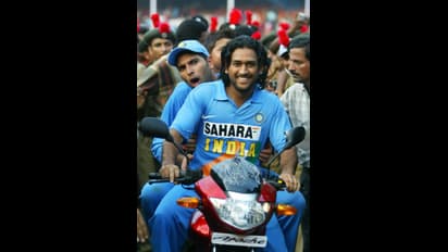 ధోని వల్లే చిన్న నగరాల క్రికెటర్లు జట్టులోకి రావడం సాధ్యపడింది