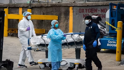 24 மணி நேரத்தில் 4 ஆயிரம் பலி..! வல்லரசு அமெரிக்காவை ஆட்டிப்படைக்கும் கொரோனா..!