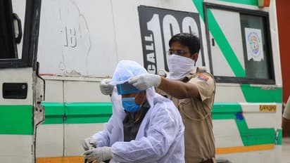 ফের করোনা আক্রান্তের শেষকৃত্যে তুলকালাম, ধাপার শ্মাশানে বিক্ষোভ স্থানীয়দের