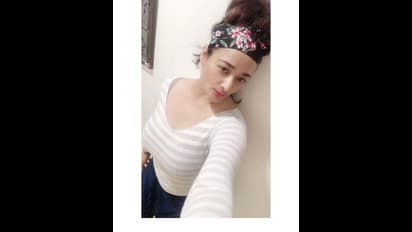 இளசுகளின் தூக்கத்தை கெடுக்கும் கிரண்... டாப் ஆங்கிளில் தொப்புளை காட்டி ஹாட் போஸ்...!