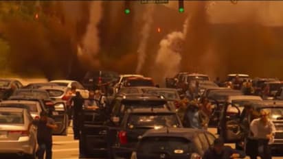 ഭീതിയുടെ മുള്മുനയില് നിര്ത്താന് ഒരു ഉല്ക്ക! 'ഗ്രീന്ലാന്ഡ്' ട്രെയ്ലര്