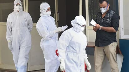 করোনায় আক্রান্ত মৃতদের সংস্পর্শে এসেছিলেন কারা, খুঁজতে বিশেষ দল রাজ্য়ের