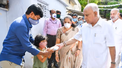 ಭಾರತ್‌ ಲಾಕ್‌ಡೌನ್‌: ಬಡವರ ಮನೆಗೆ ತೆರಳಿ ಉಚಿತ ಹಾಲು ವಿತರಿಸಿದ ಸಿಎಂ ಯಡಿಯೂರಪ್ಪ