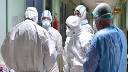 ఇండియాపై కరోనా దెబ్బ: 50 మంది మృతి, 1965కి చేరుకొన్న కేసులు