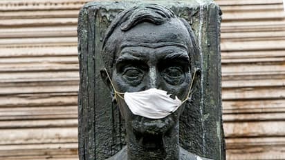 உலக நாடுகளை அடித்துத் தூக்கிய ஸ்பெயின்..!!  கொரோனா கோரப் பிடியில் நிலை குலைந்தது...!!