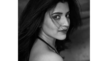 நளினமான உடையில் நச் புகைப்படங்களை வெளியிட்டு ரசிக்க வைக்கும் சித்ரா ஷுக்லா...!