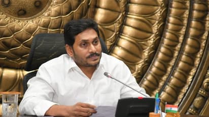 మందు బాబుల వింత పరిస్ధితి: ఇలా చేయండి అంటూ.. సీఎం జగన్ సూచనలు