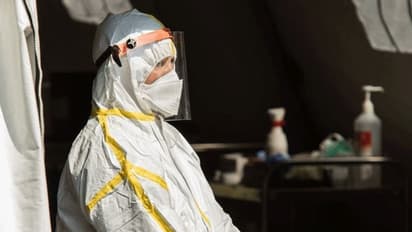 டரியலாகும் டெல்லி... எய்ம்ஸ் மருத்துவருக்கு கொரோனா உறுதியானதால் பீதி...!