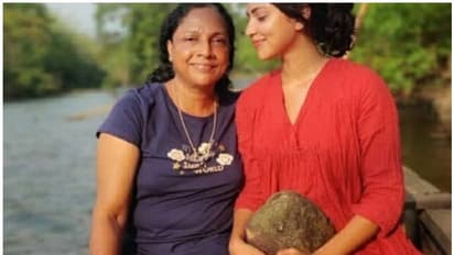 എപ്പോഴാണ് നമ്മള് നമ്മളെ സ്നേഹിക്കുന്നത്?; ഫീനിക്സ് പക്ഷികളെപ്പോലെ പറന്നുയരുകയാണെന്ന് അമല പോള്