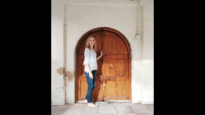 ছোট থেকেই মিঠুনের প্রেমে 'বোল্ড' এই রুশ সুন্দরী, থাকতে না পেরে চলেই এসেছেন ভারতে