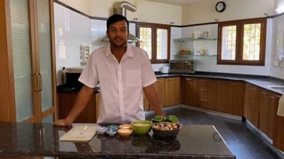 లాక్డౌన్ ఎఫెక్ట్: ఈ చెఫ్ టీమిండియా క్రికెటర్.. ఎవరో గుర్తు పట్టారా..?