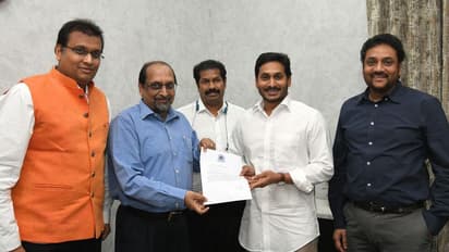 కరోనాపై పోరు: జగన్‌కు భారతీ సిమెంట్స్, కియా మోటార్స్ భారీ విరాళాలు