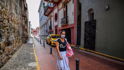 'বুকে হাত দিয়ে বললো, তুই তো মেয়ে নোস', লকডাউনে দারুণ সমস্যায় মনিকা-রা